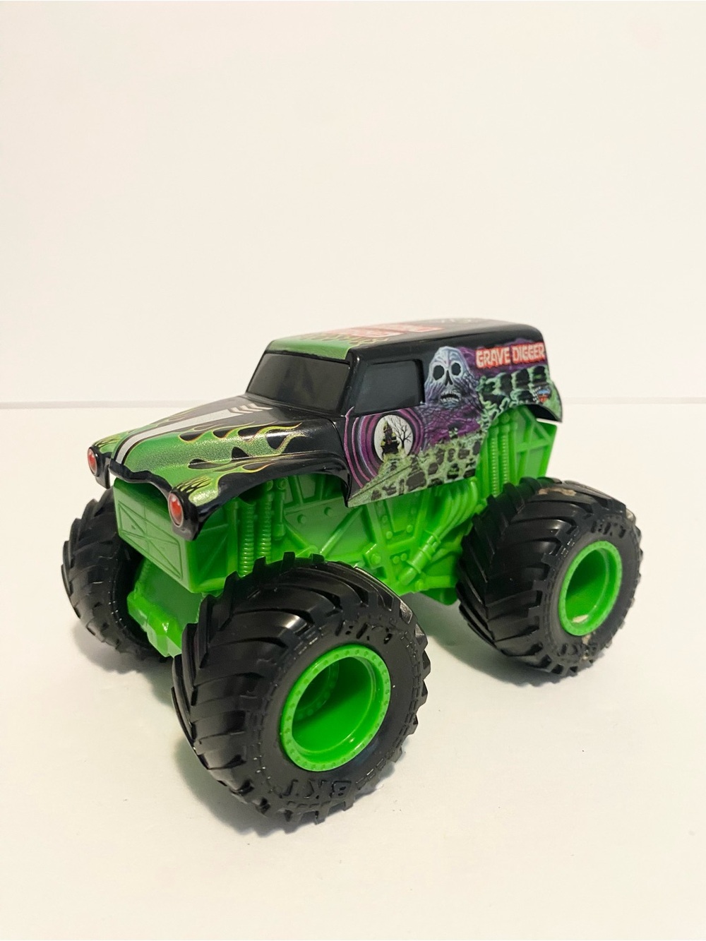 Monster Truck 1/64 Grave Digger Green Black Die Cast Car Vehicle Toy